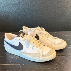 Nike Blazer Low '77 Vintage Women's Size 6 Sneakers White Black